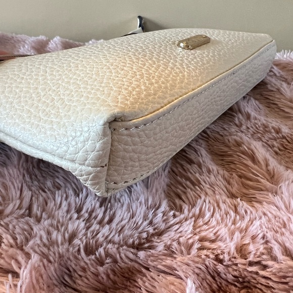 NWOT CLN wristlet with gold hardware and clip to hook onto purse or belt loop - Picture 6 of 7